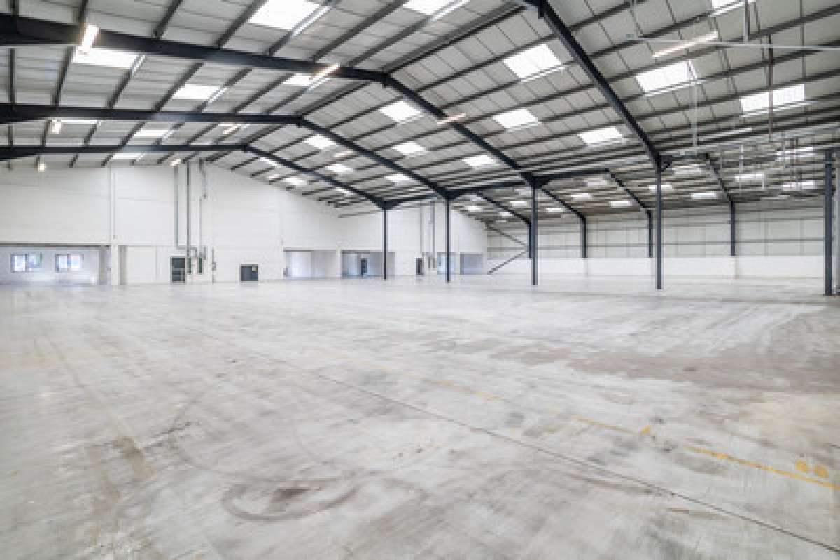 Industrial Unit in Luton - photo 2