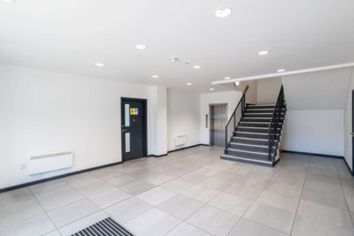 Industrial Unit in Luton - photo 3