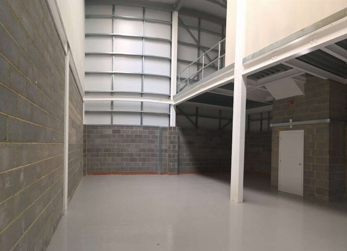 Industrial Unit in Chertsey - photo 3