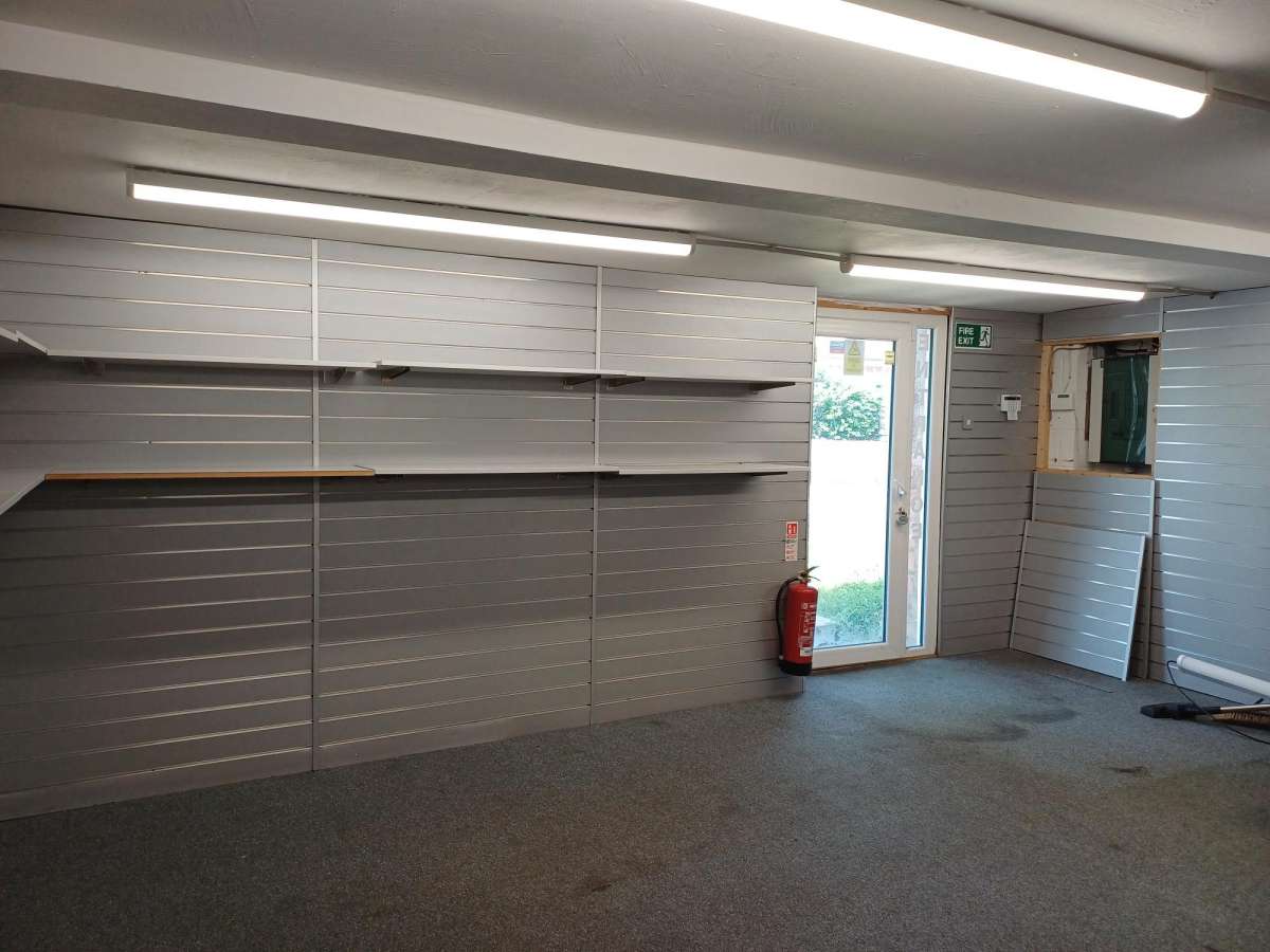 Industrial Unit in Park Farm Industrial Estate - photo 4