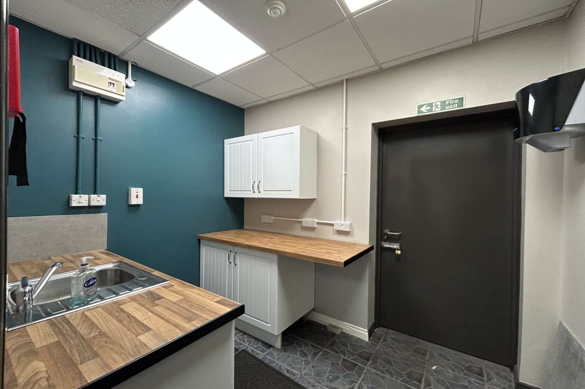 Industrial Unit in Lissue Industrial Estate - photo 4