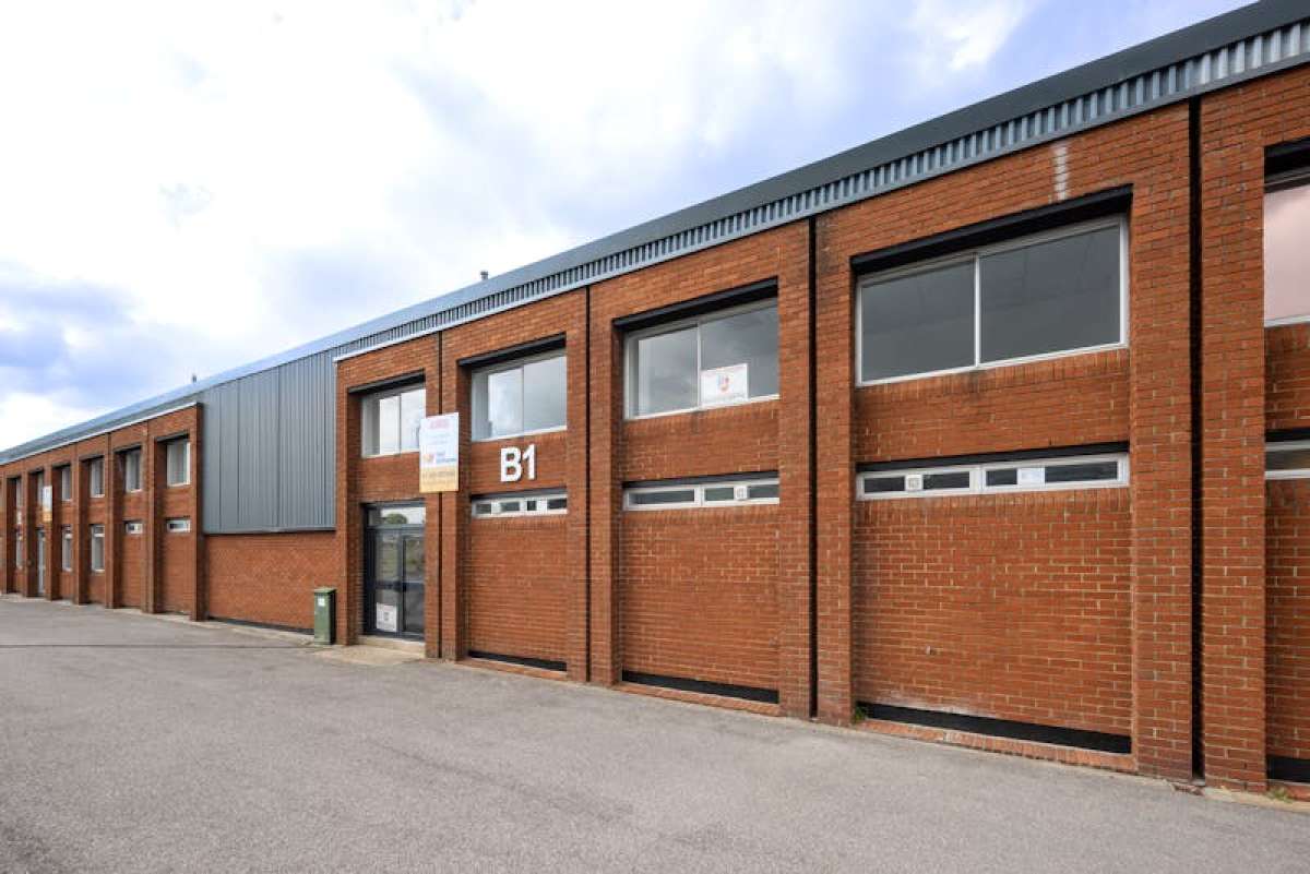 Industrial Unit in Newbury - photo 2