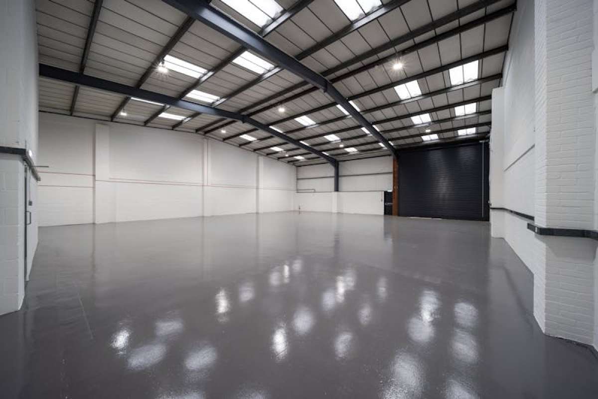 Industrial Unit in Newbury - photo 3