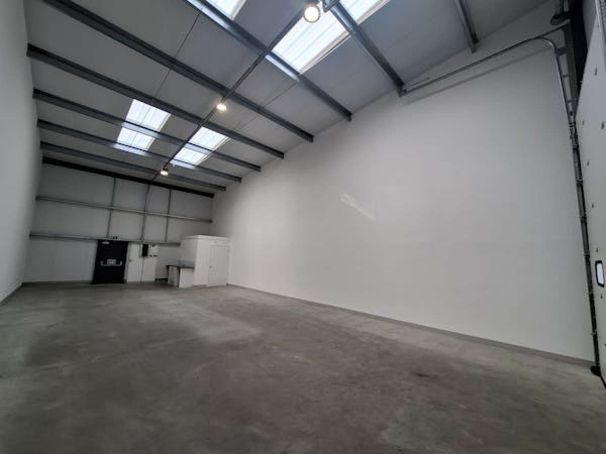 Industrial Unit in Worcester - photo 2