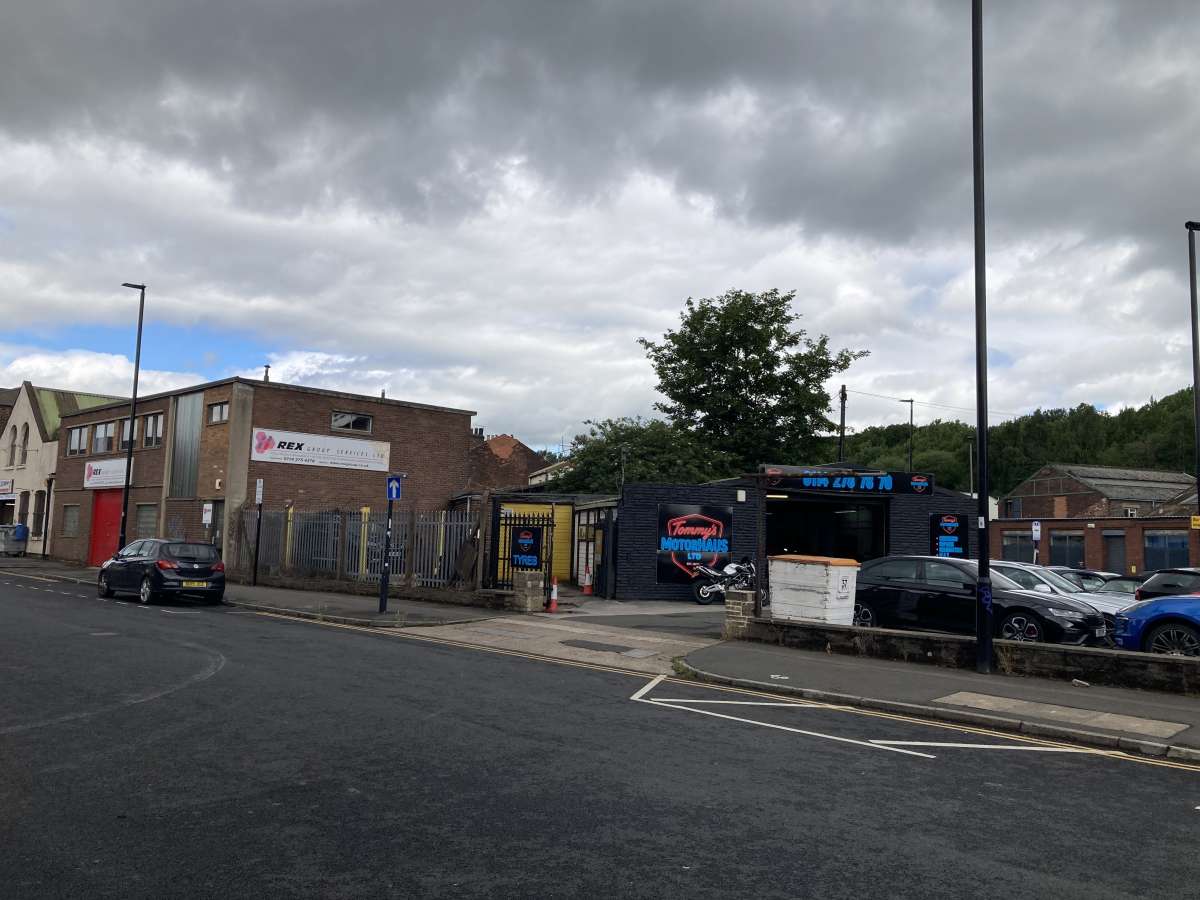 Industrial Unit in Sheffield - photo 2