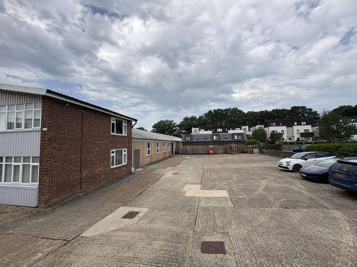 Industrial Unit in Burgess Hill - photo 4