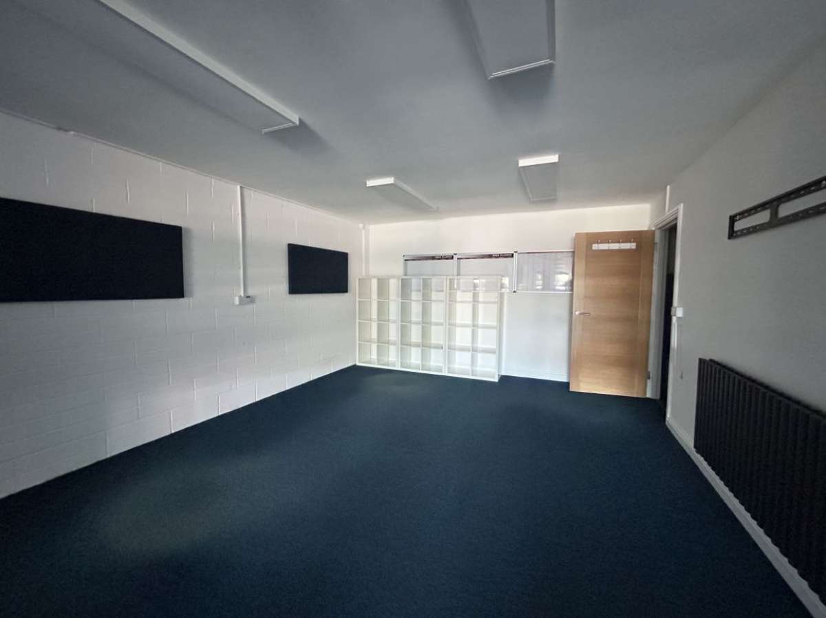Industrial Unit in Plymouth - photo 4