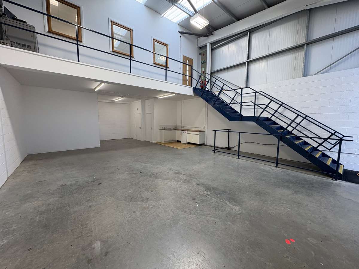 Industrial Unit in Gosport - photo 2