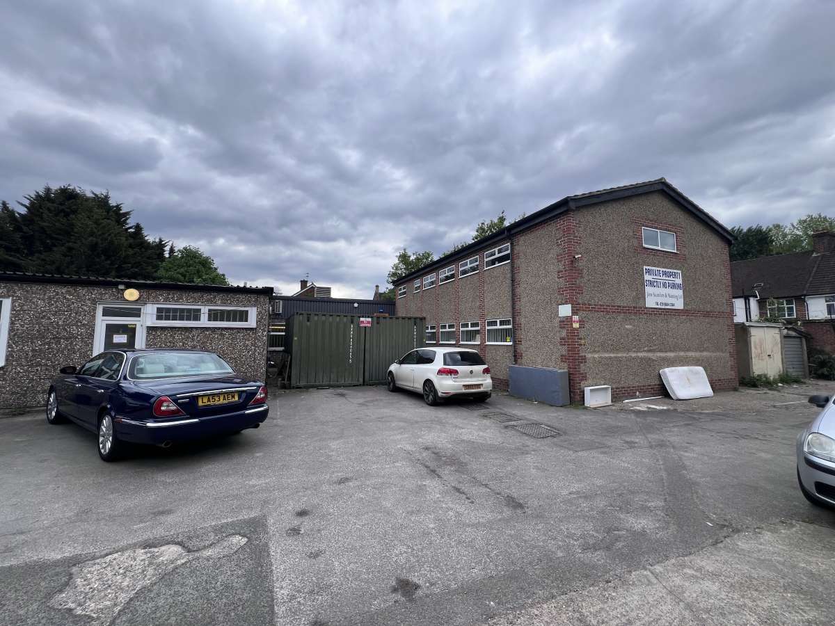 Industrial Unit in Thornton Heath - photo 2