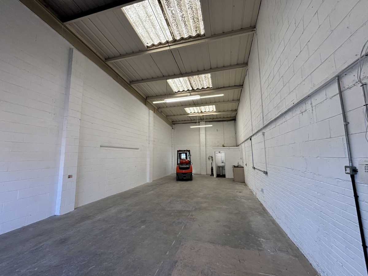 Industrial Unit in Brighouse - photo 3