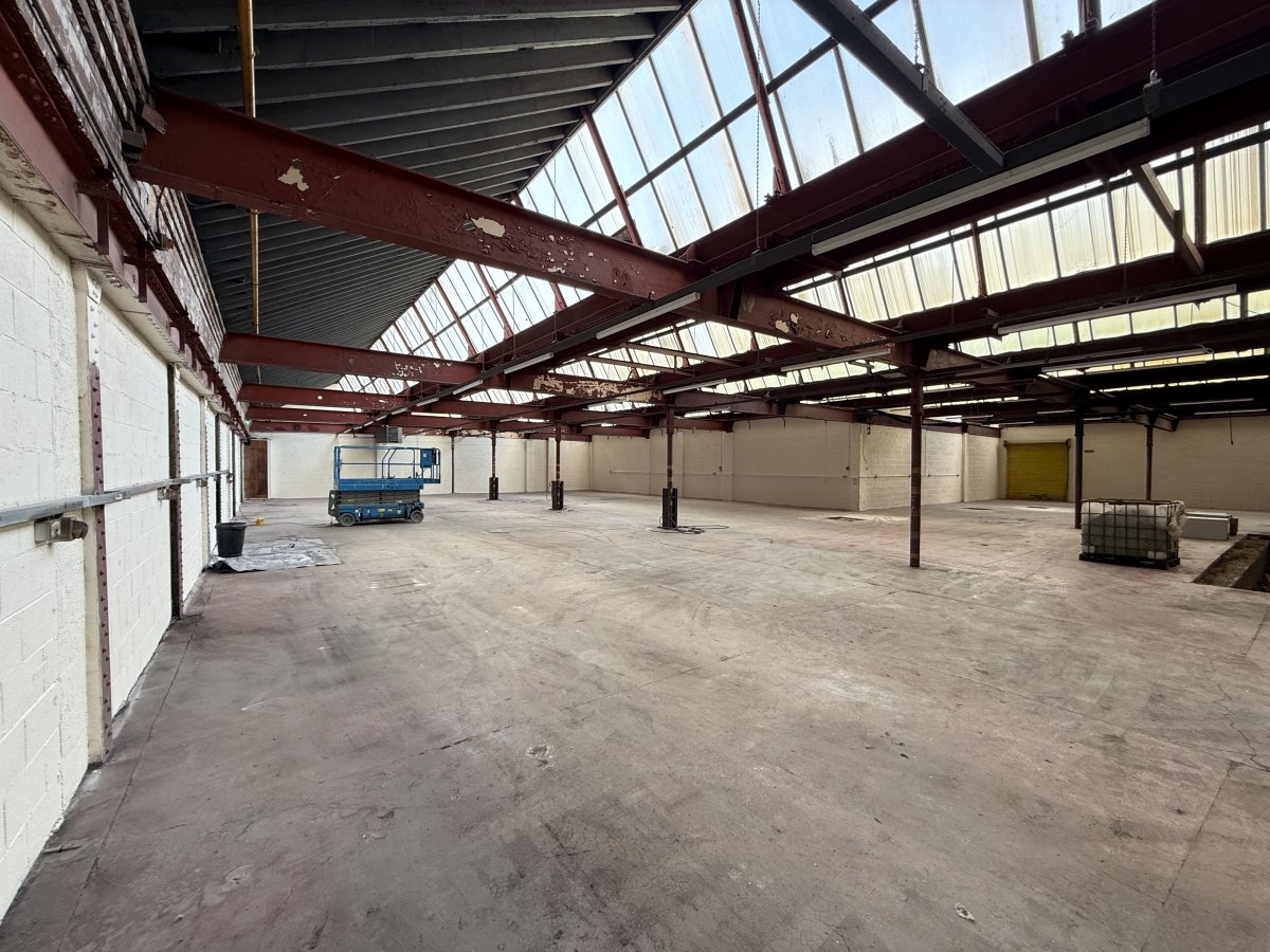 Industrial Unit in Holmfield - photo 2