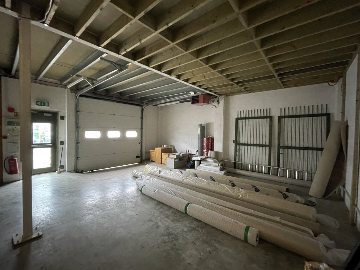 Industrial Unit in Witney - photo 2