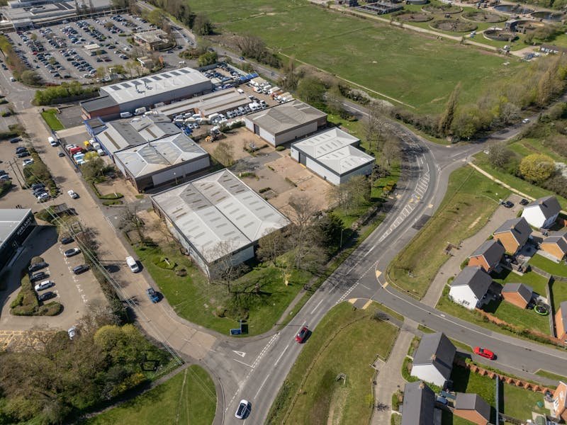 Industrial Unit in Farnham - photo 3