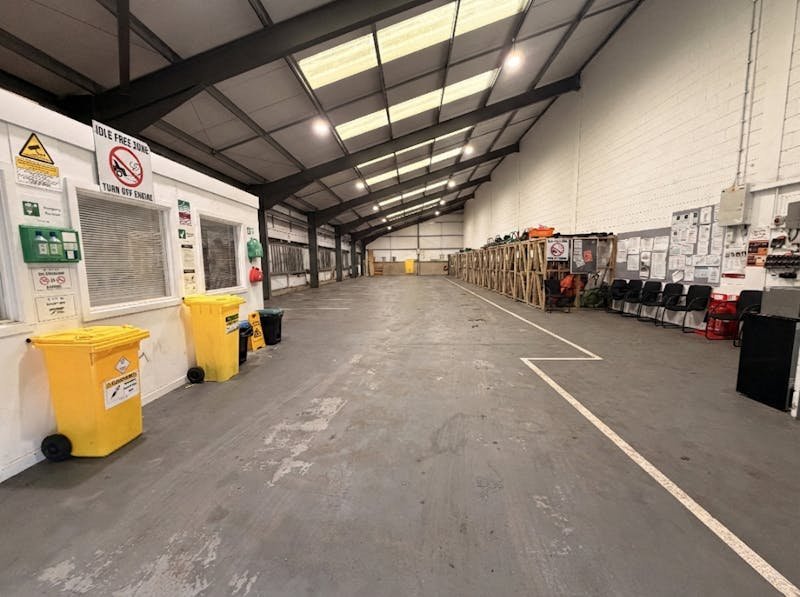 Industrial Unit in Farnham - photo 3