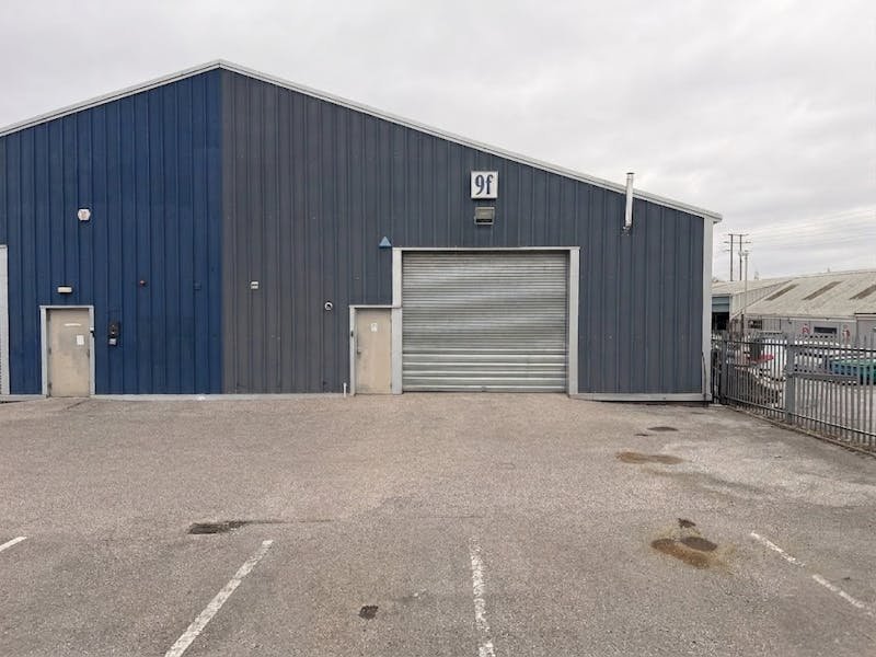 Industrial Unit in Farnham - photo 2