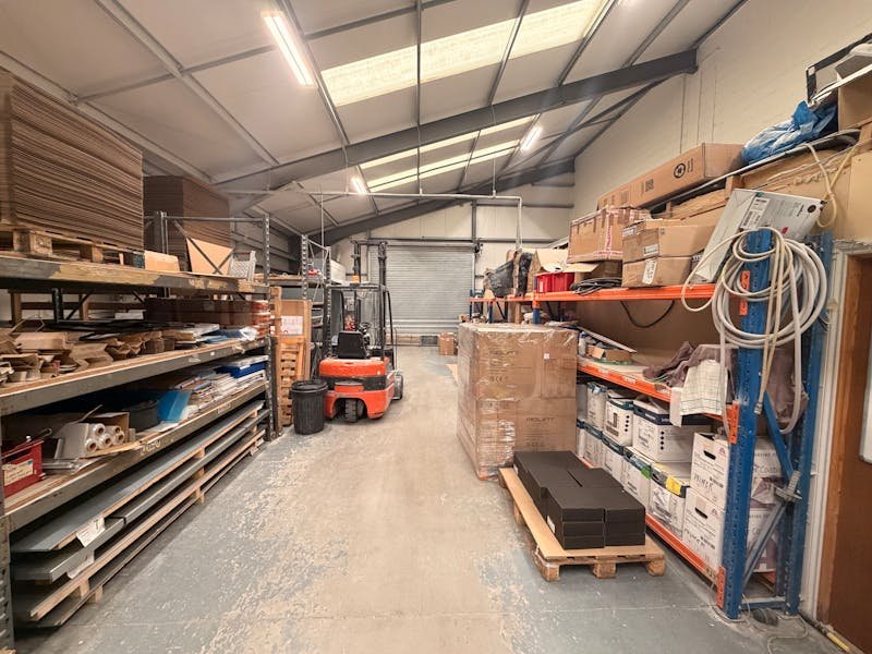 Industrial Unit in Farnham - photo 3