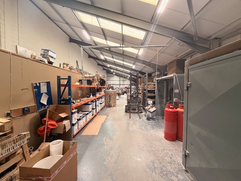 Industrial Unit in Farnham - photo 4