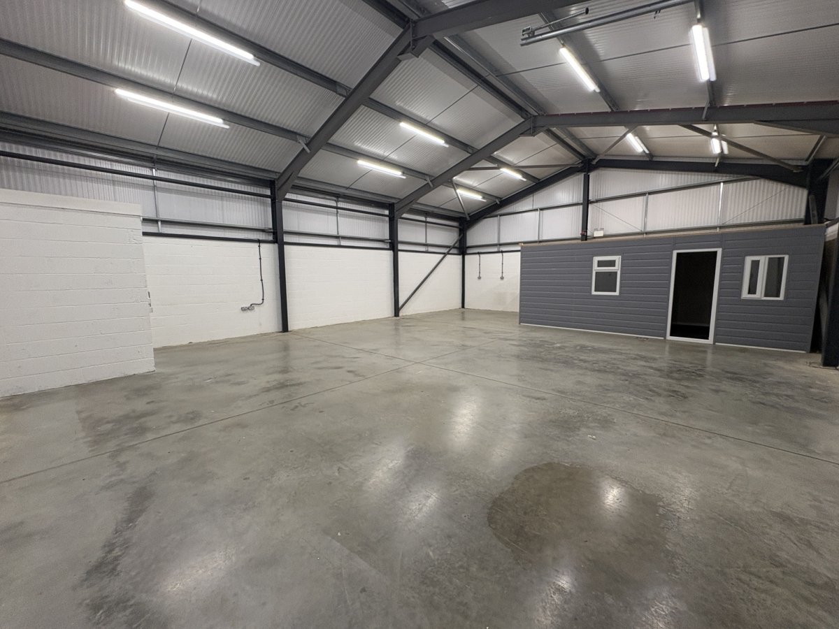 Industrial Unit in Saxilby - photo 3