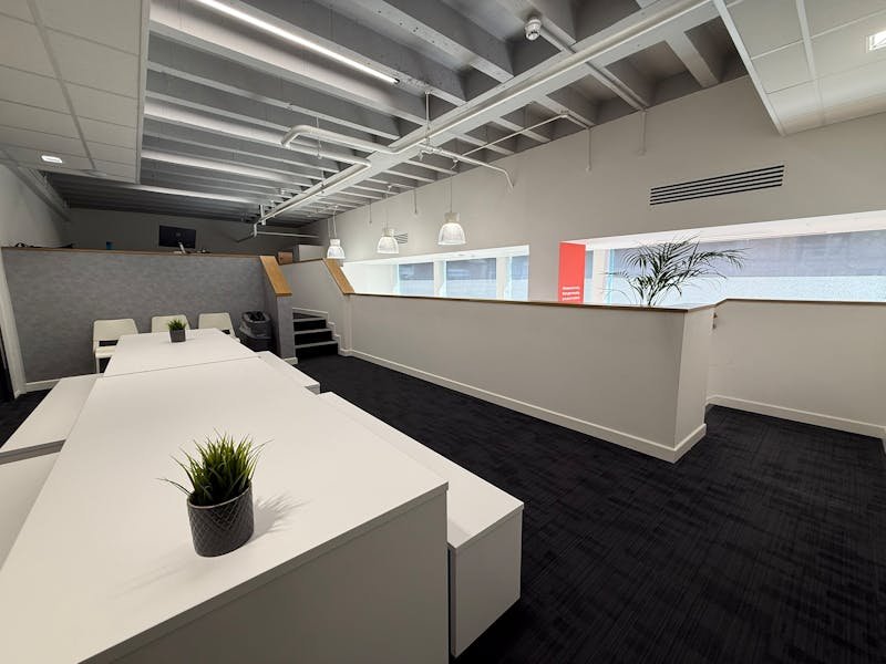 Industrial Unit in Woking - photo 2