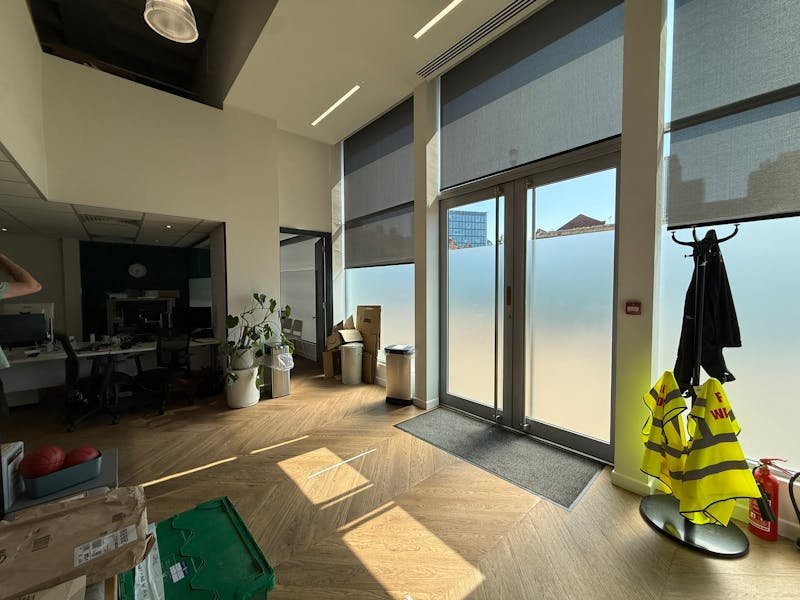 Industrial Unit in Woking - photo 4