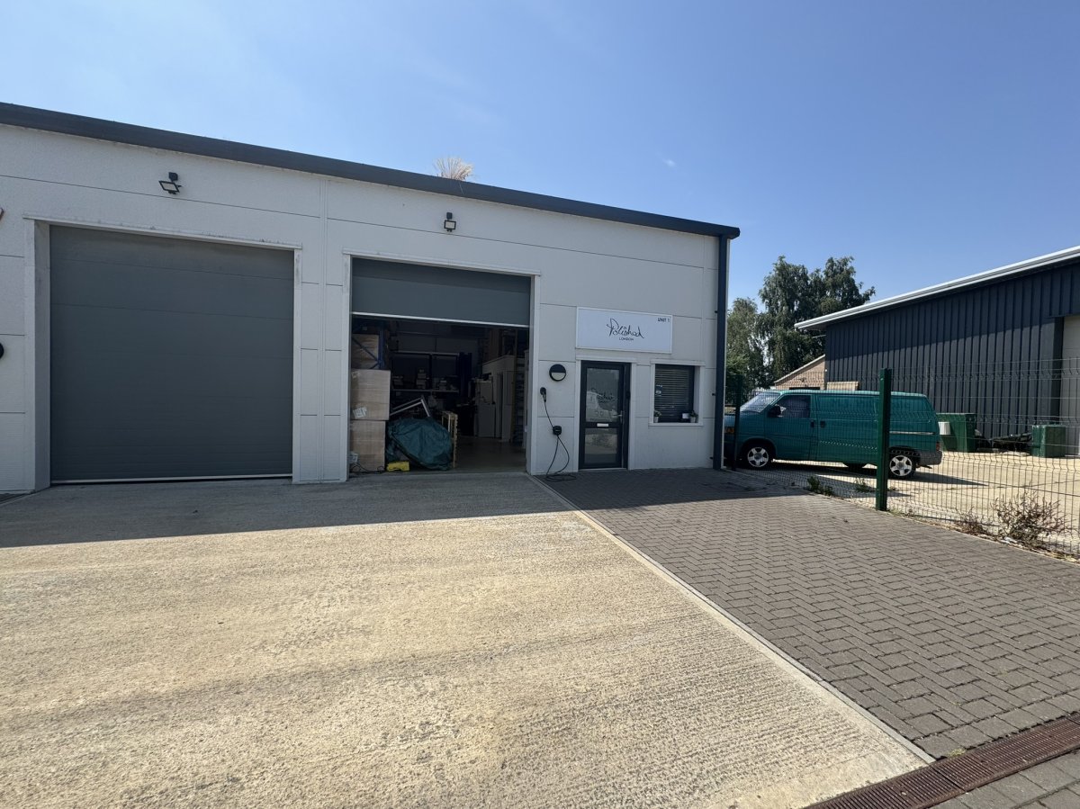 Industrial Unit in Northfields Industrial Estate - photo 2