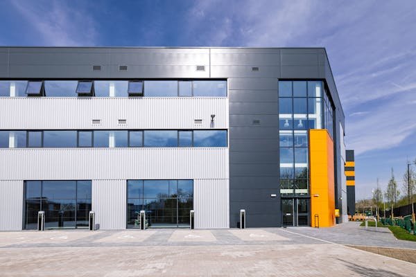 Industrial Unit in Enfield - photo 2