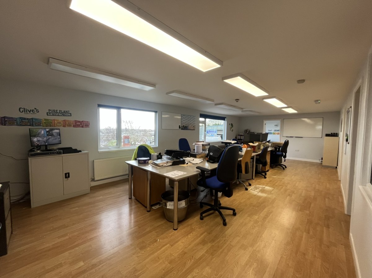 Industrial Unit in Dartmouth - photo 2