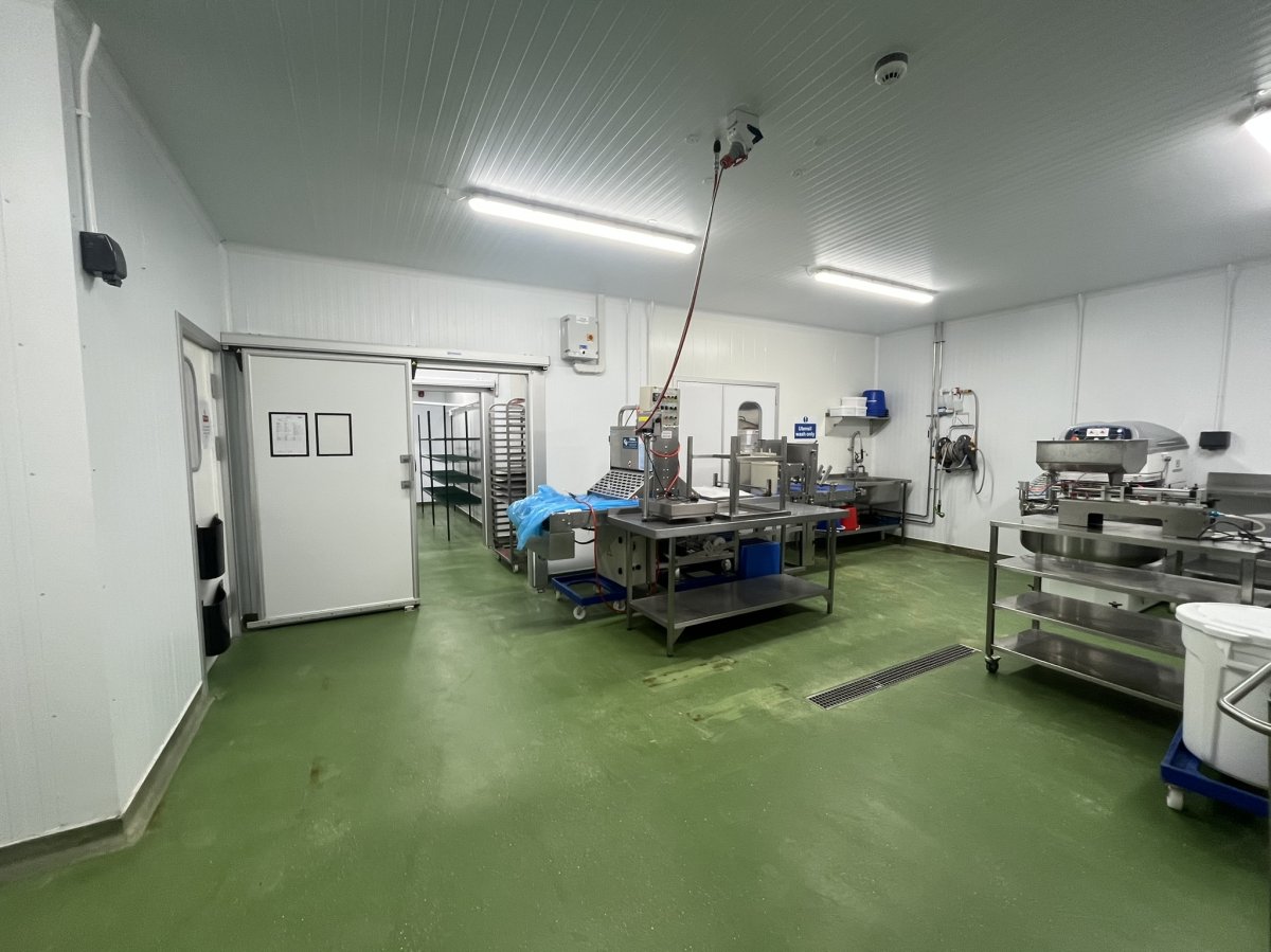 Industrial Unit in Dartmouth - photo 3