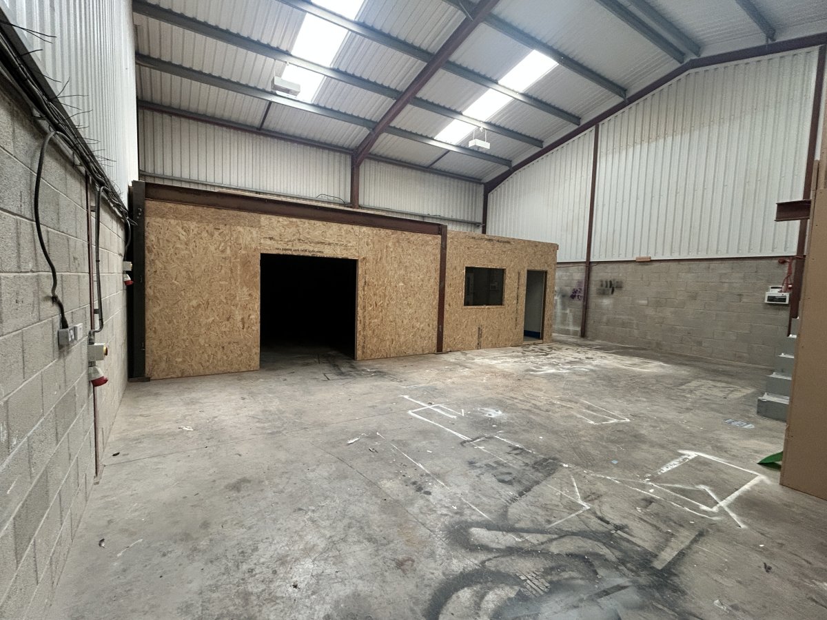 Industrial Unit in Oldham - photo 2