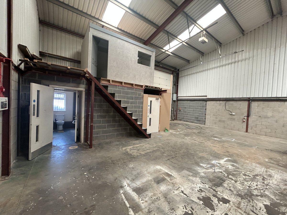 Industrial Unit in Oldham - photo 3