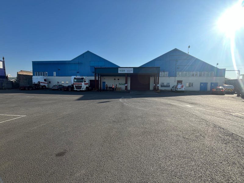 Industrial Unit in Silvertown - photo 3