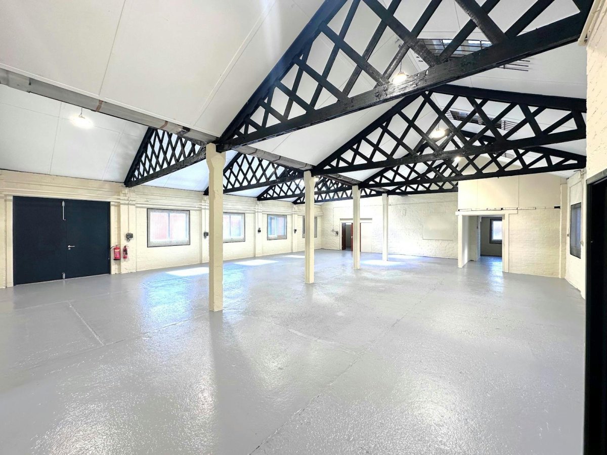Industrial Unit in Romford - photo 3