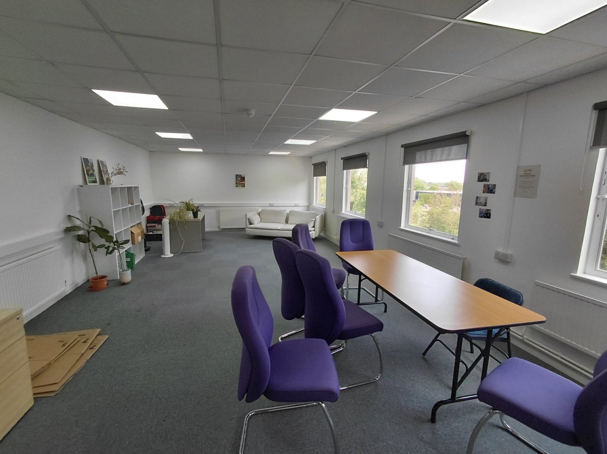 Industrial Unit in Guildford - photo 3