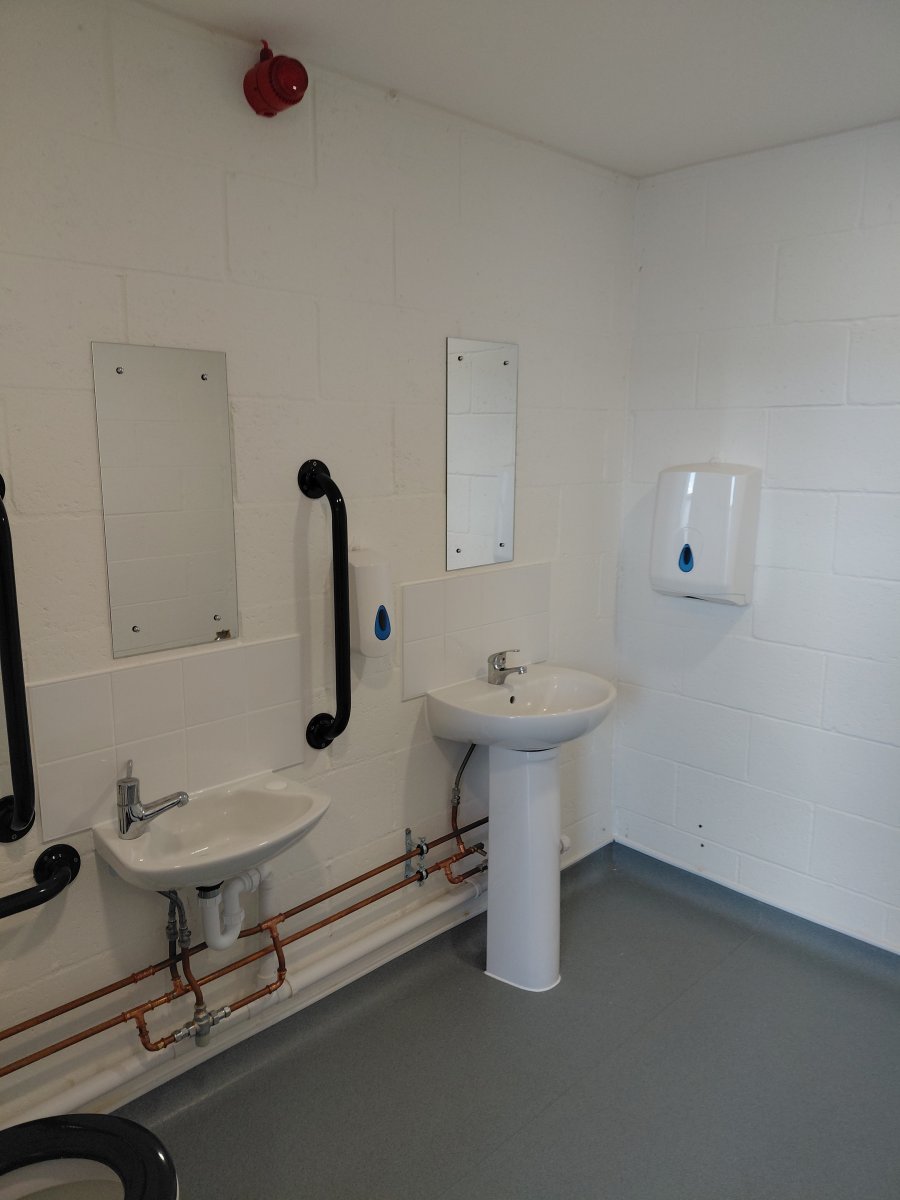 Industrial Unit in Guildford - photo 2