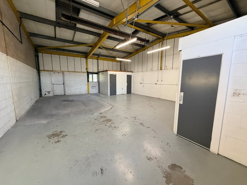 Industrial Unit in Fareham - photo 2