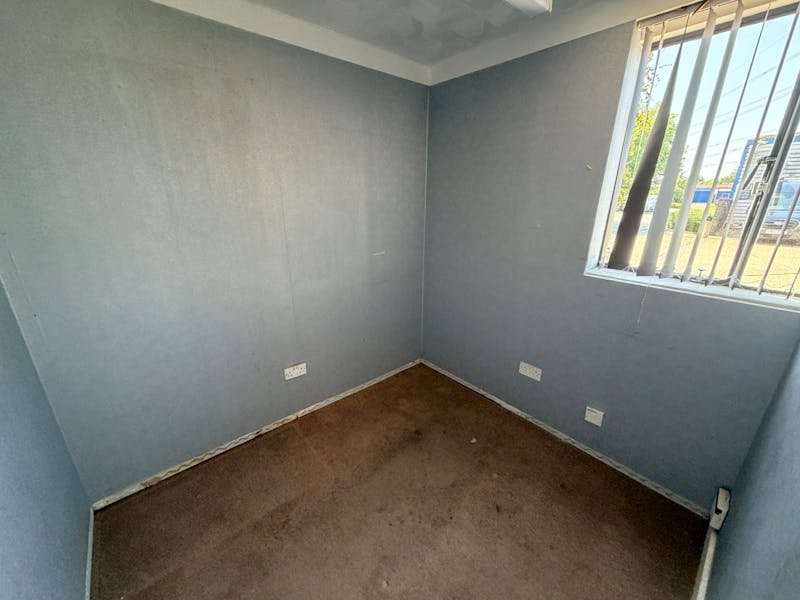Industrial Unit in Fareham - photo 4