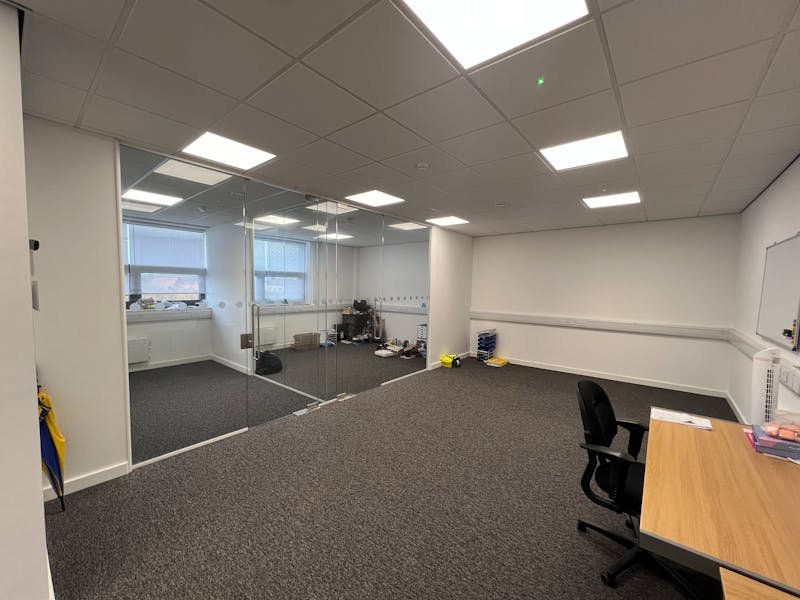Industrial Unit in Waterlooville - photo 3