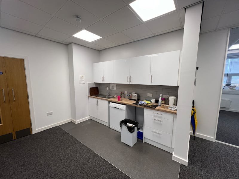 Industrial Unit in Waterlooville - photo 4