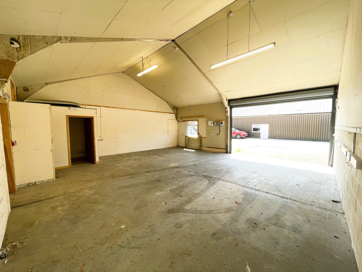 Industrial Unit in Burton On Trent - photo 3