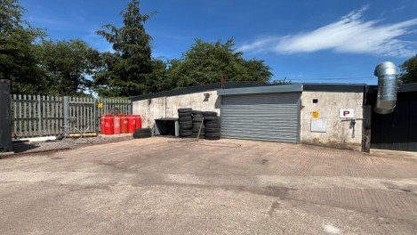Industrial Unit in Uffculme - photo 2