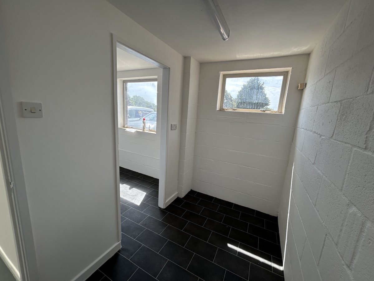 Industrial Unit in Launceston - photo 4