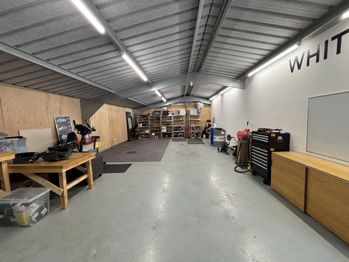 Industrial Unit in Bradford - photo 2