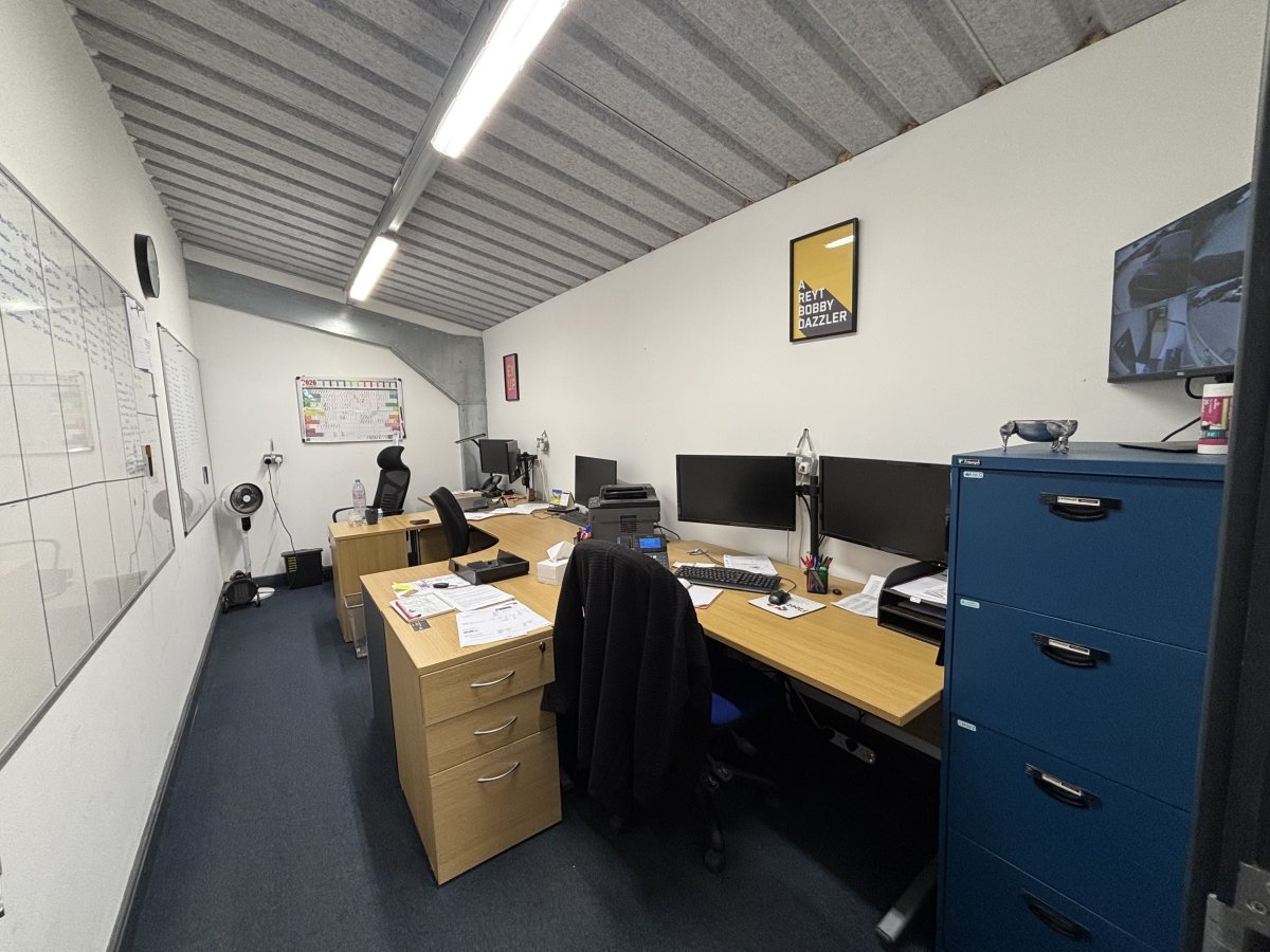 Industrial Unit in Bradford - photo 3