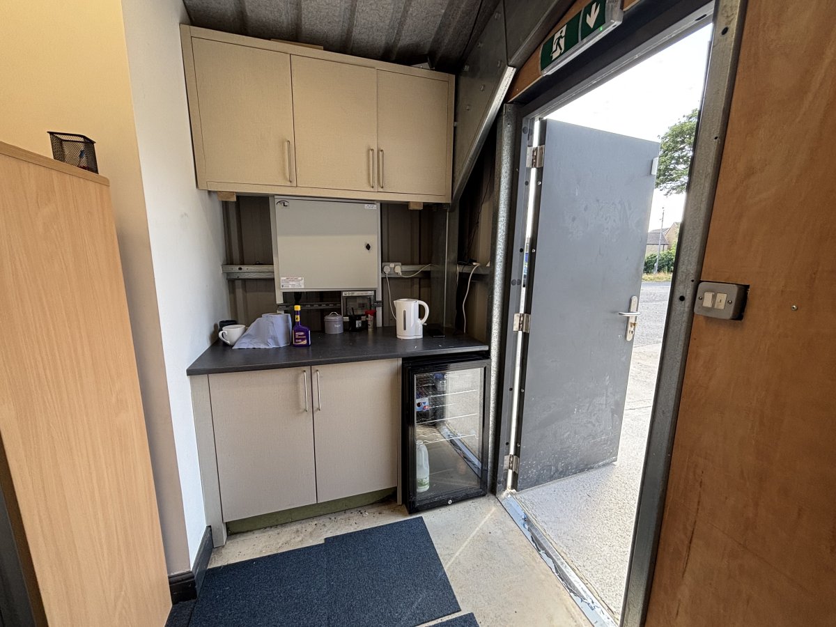 Industrial Unit in Bradford - photo 4