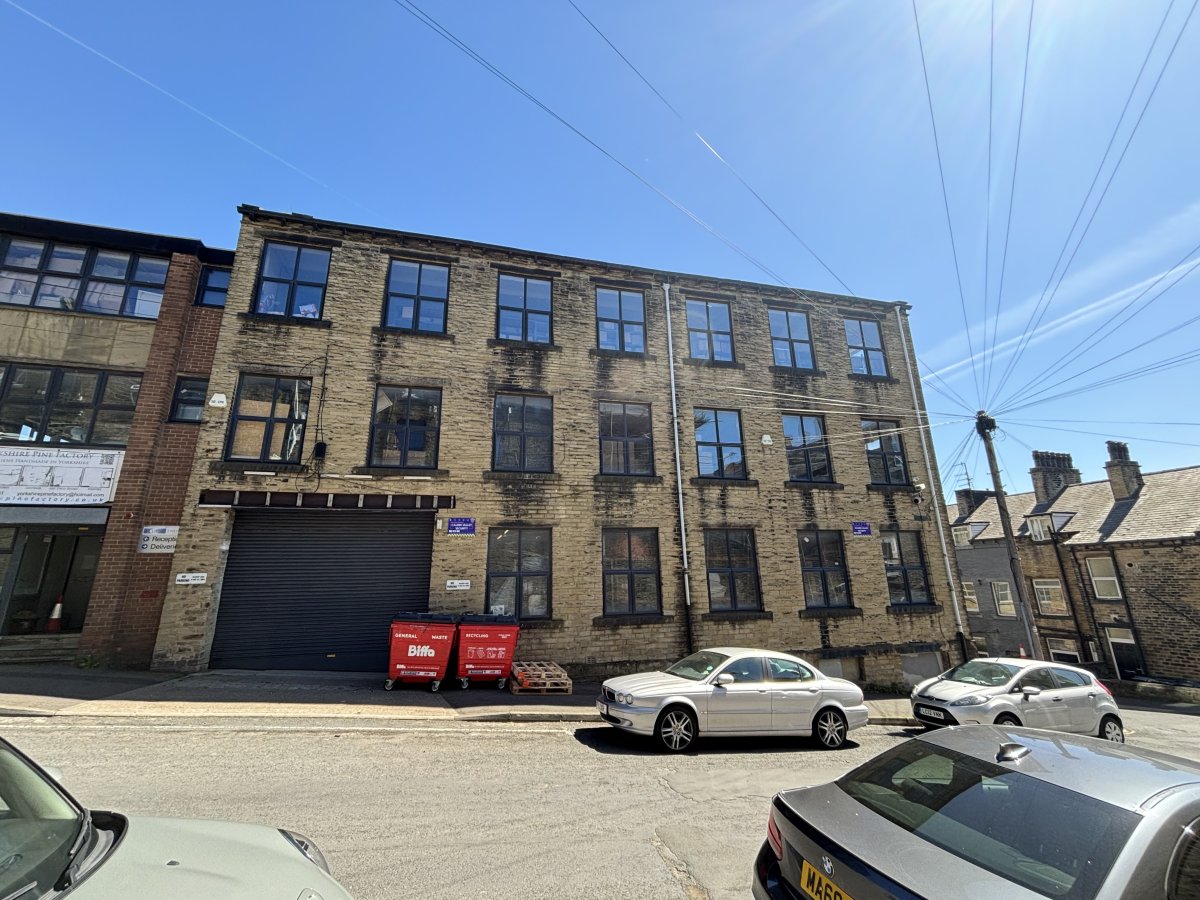 Industrial Unit in Halifax - photo 2