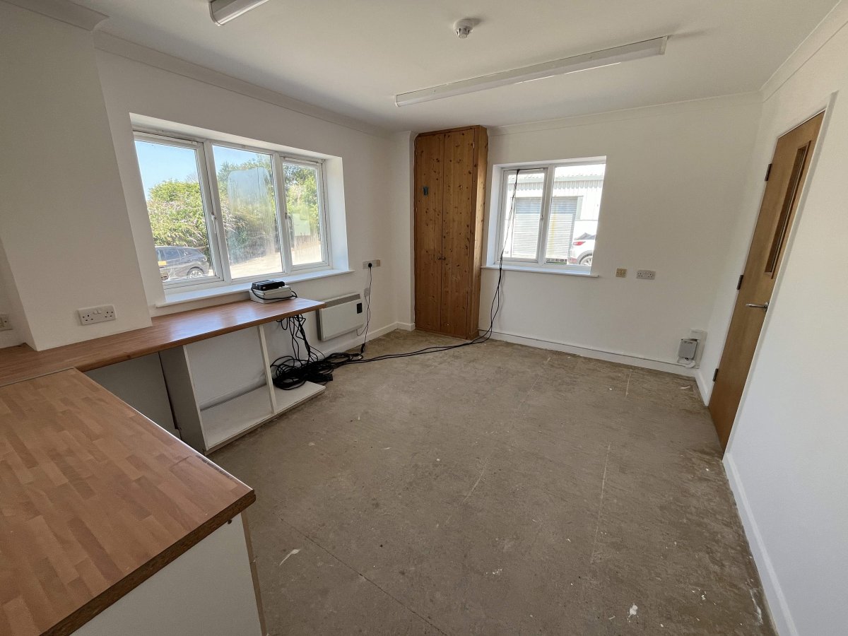 Industrial Unit in Wadebridge - photo 4