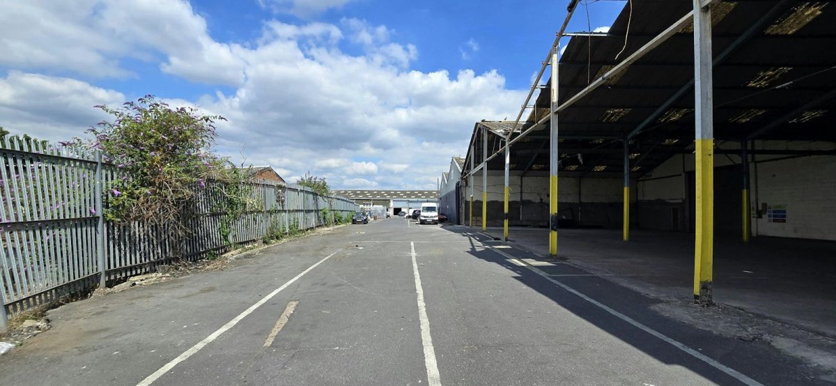 Industrial Unit in Hackney, London - photo 4