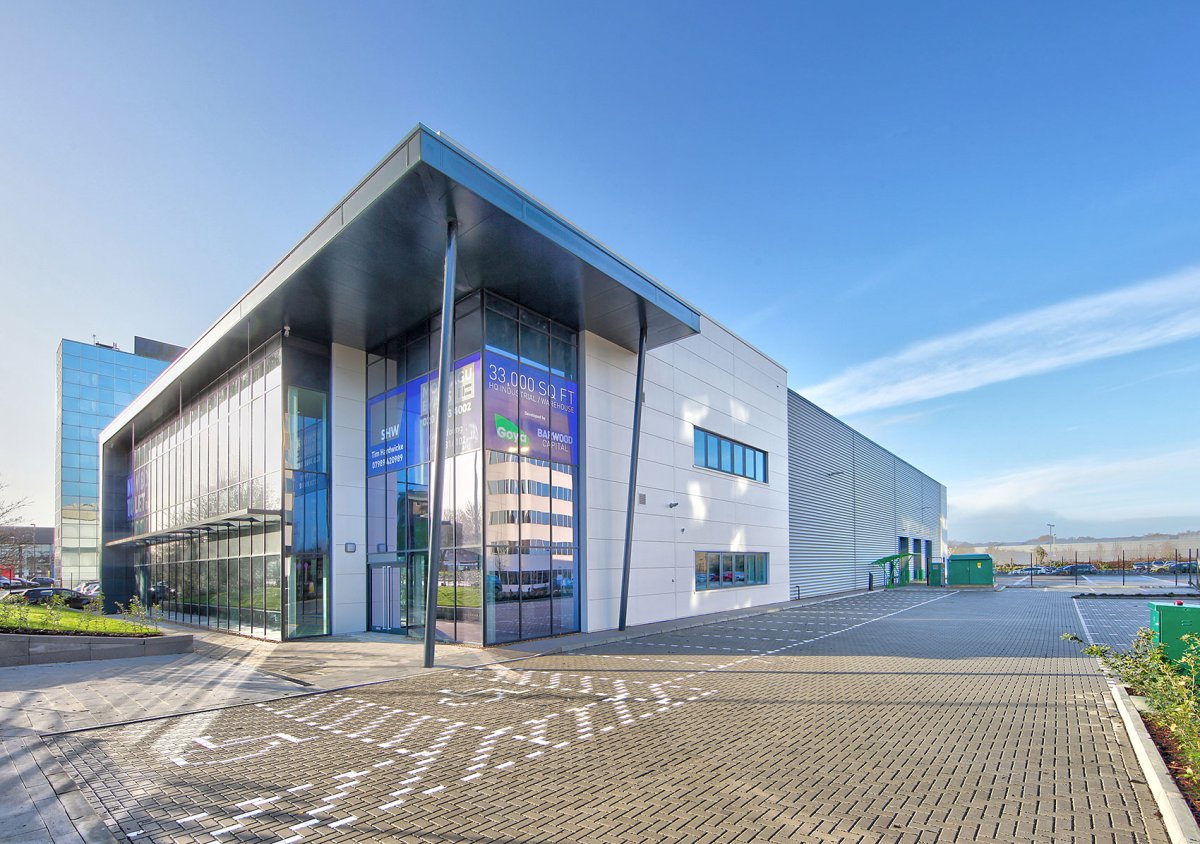 Industrial Unit in Crawley - photo 3