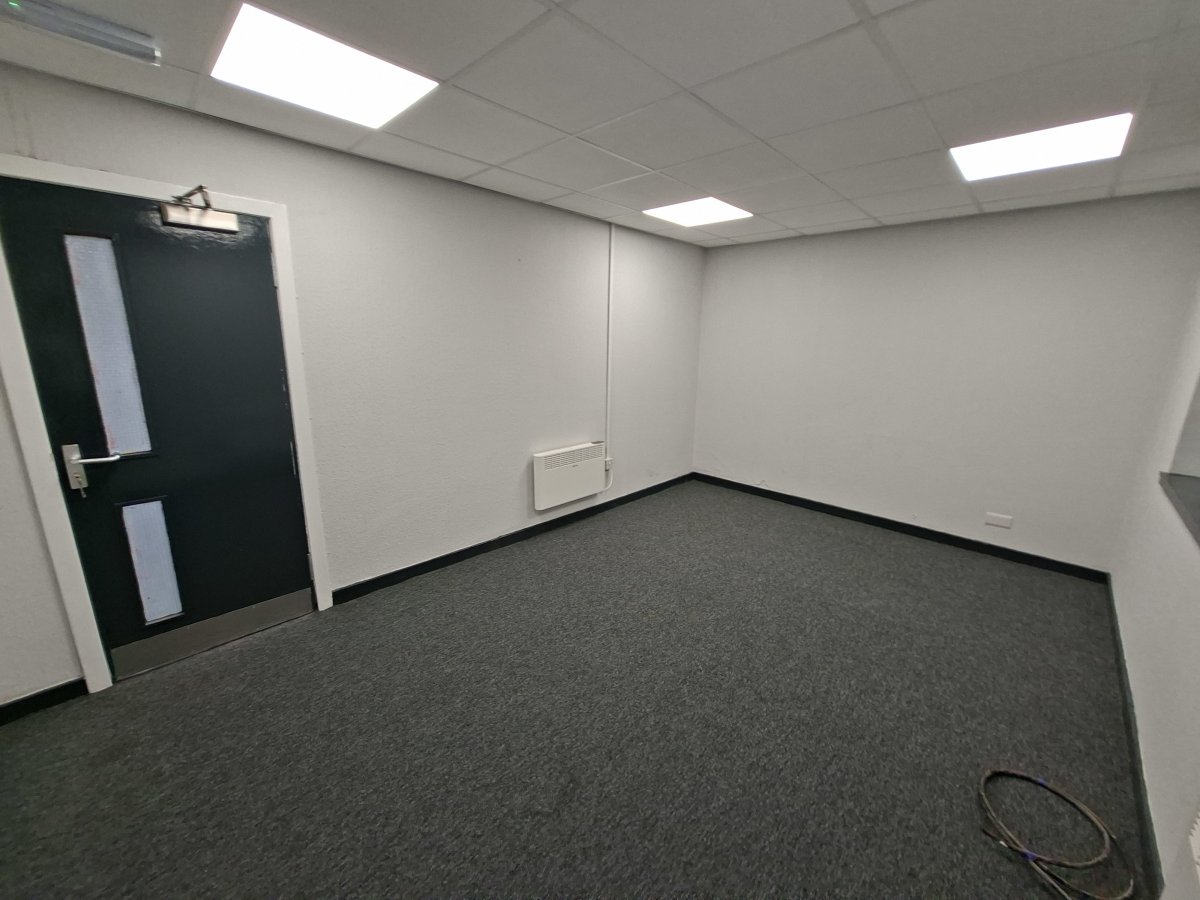 Industrial Unit in Springkerse Industrial Estate - photo 3