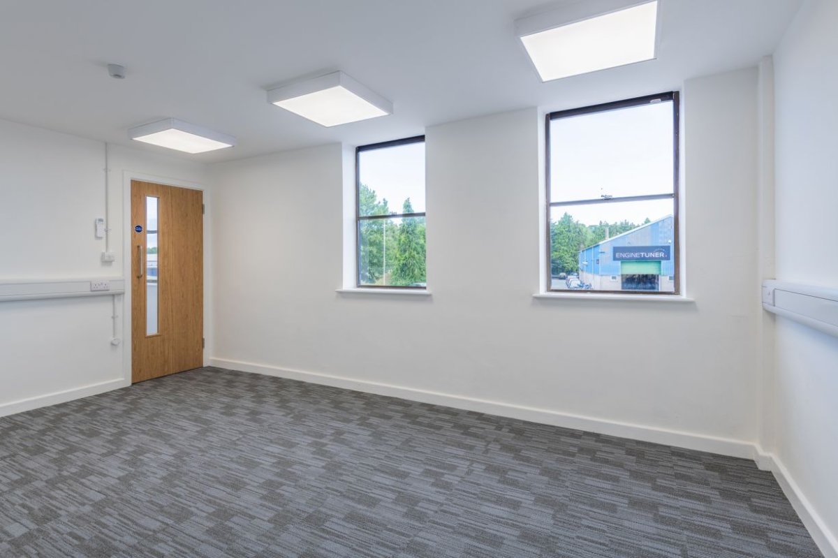 Industrial Unit in Plymouth - photo 4